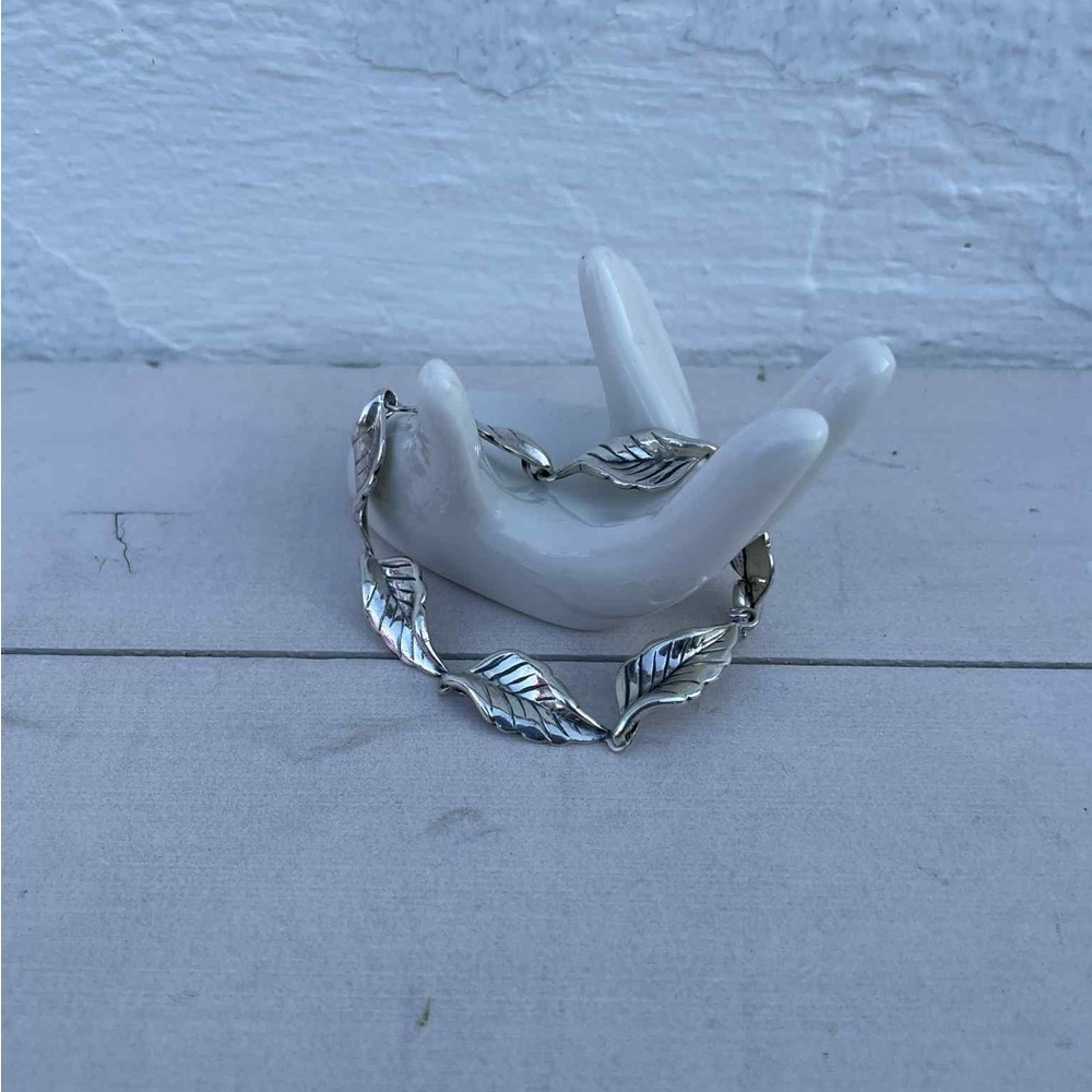 Elegant Silver Leaf Bracelet